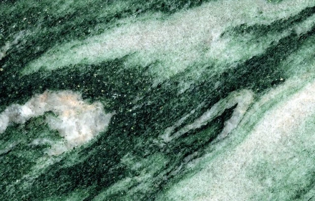 Atlantis Naturstein mit grauen und blauen Nuancen